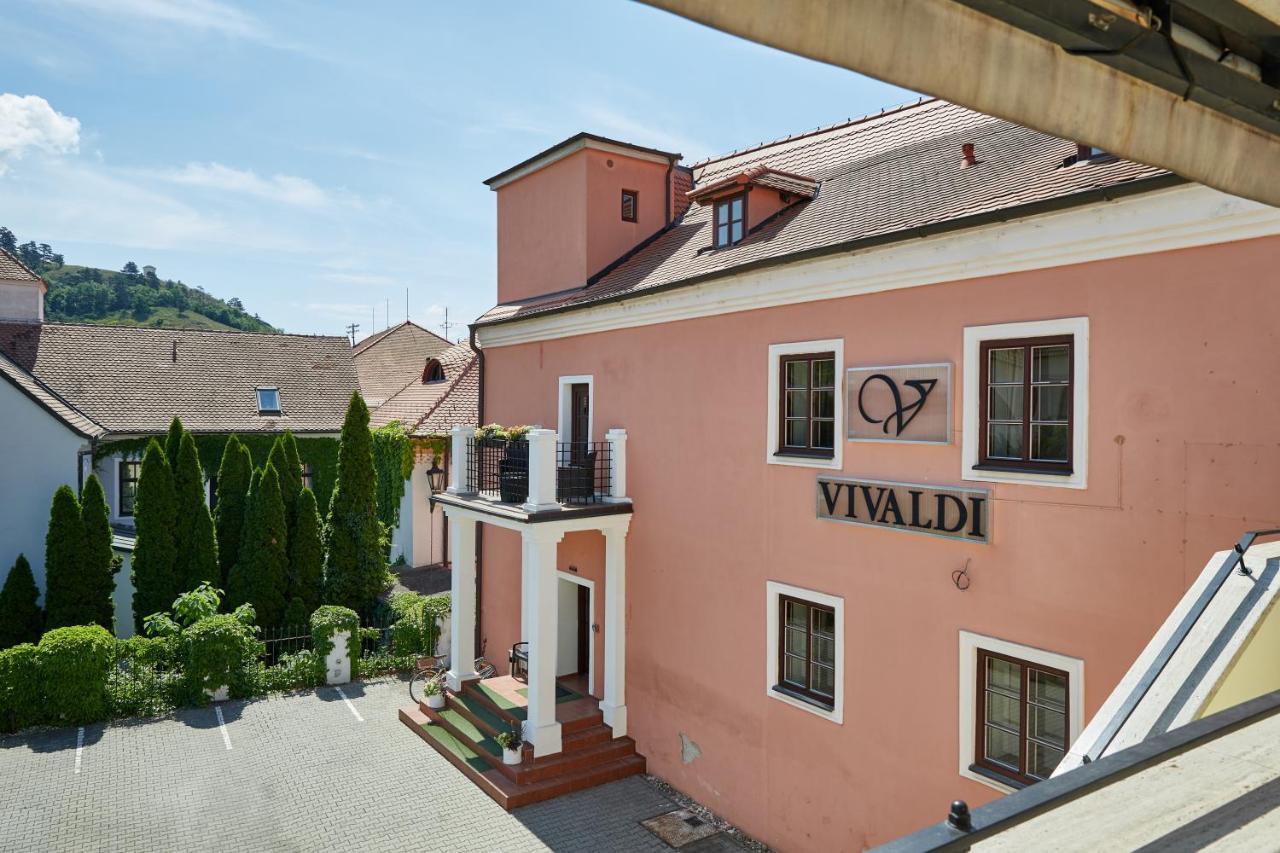 מיקולוב Vivaldi Apartments מראה חיצוני תמונה