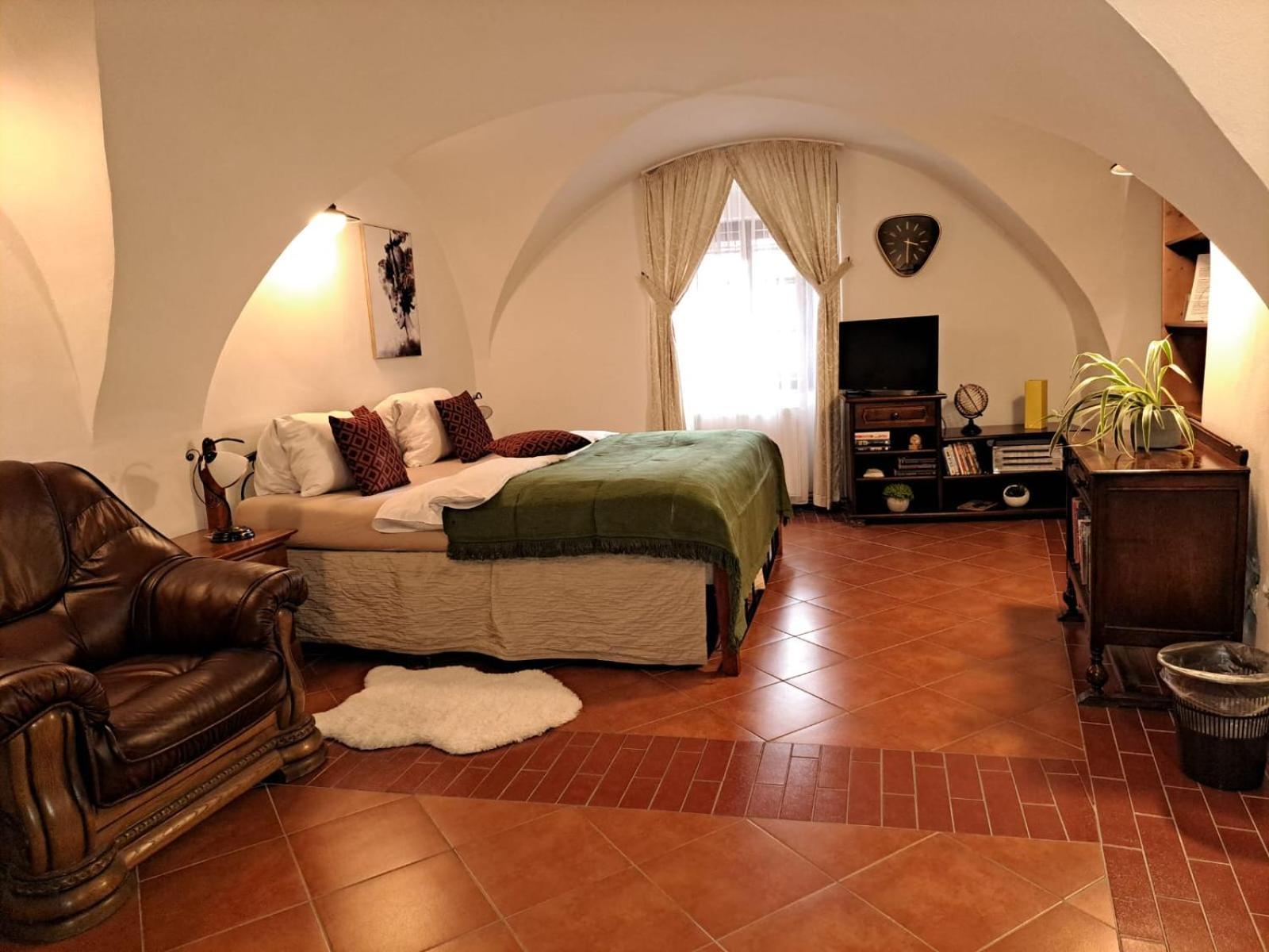 מיקולוב Vivaldi Apartments מראה חיצוני תמונה
